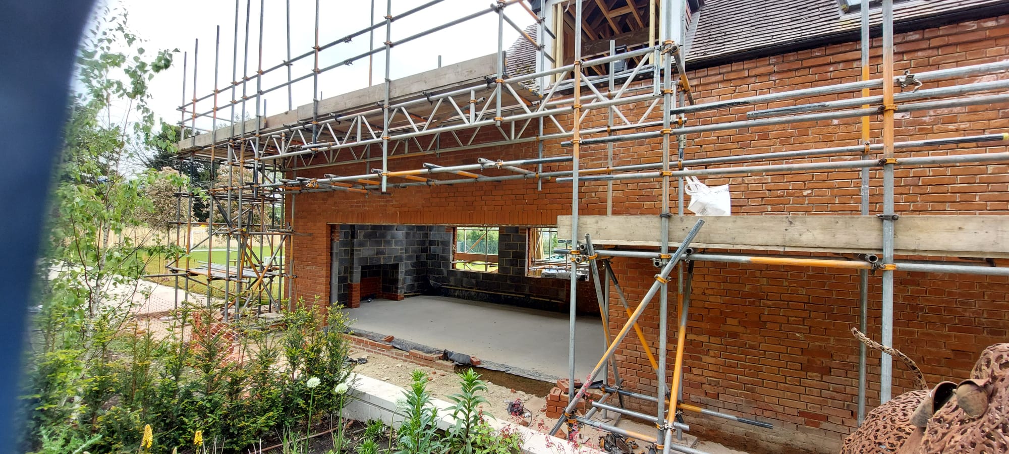Independent scaffold to roof level, new-build